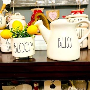 Bloom Planter with feet